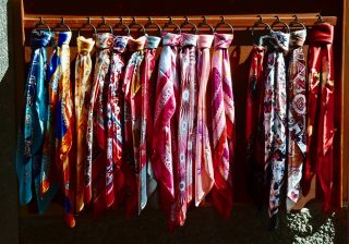 Foulard et écharpes : comment les porter de la meilleure façon ? Foulard et écharpes : comment les porter de la meilleure façon ?