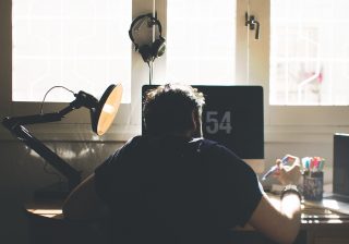 Comment choisir une lampe de bureau ?